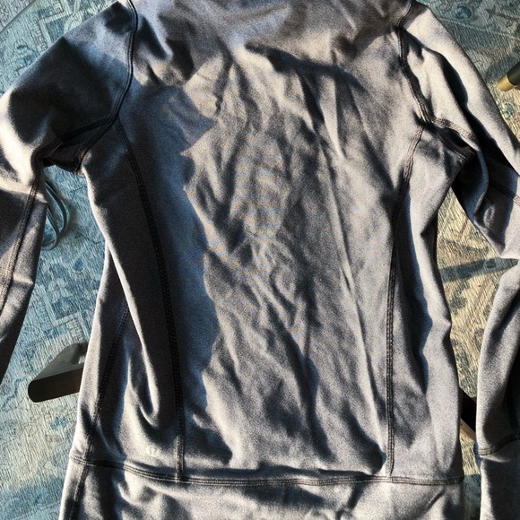 (SOLD) Lululemon define jacket size 2 with a matching headband - Picture 7 of 10